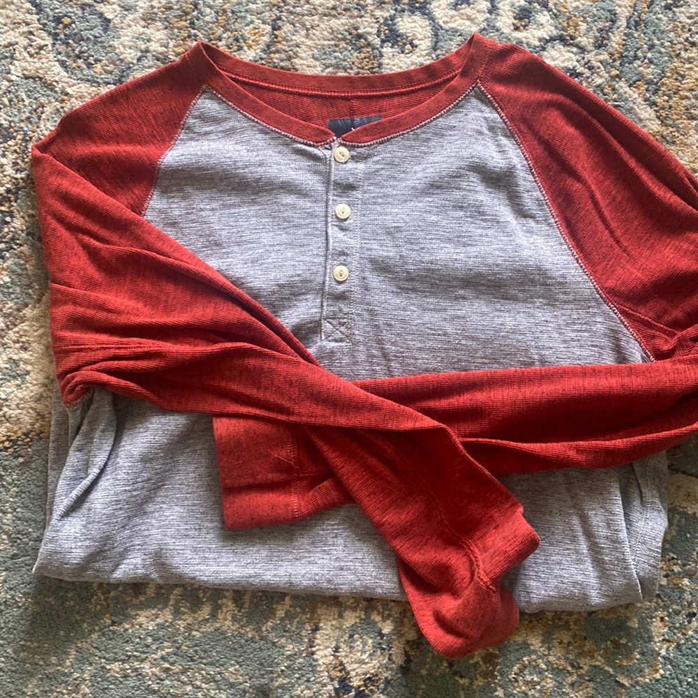 American Eagle Man’s long sleeve